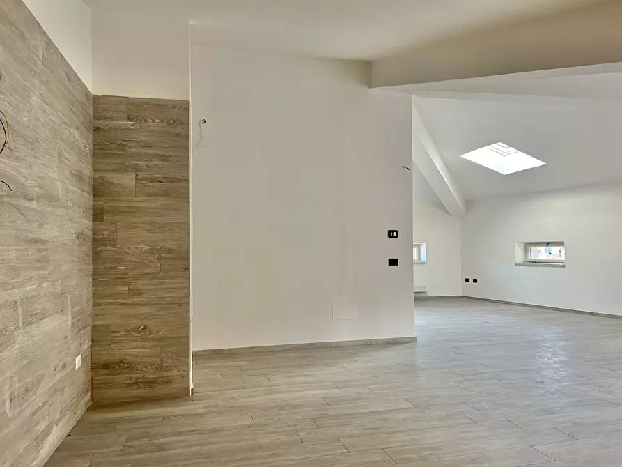 Immagine 2 di Loft/Open space in vendita  a Sarzana