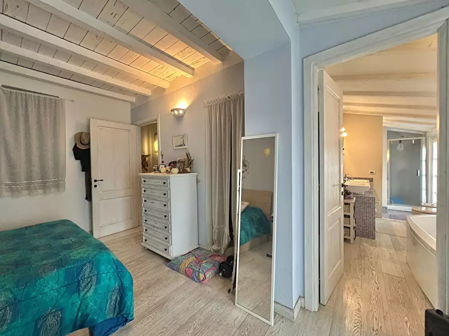 Immagine 26 di Porzione di casa in vendita  a Sarzana