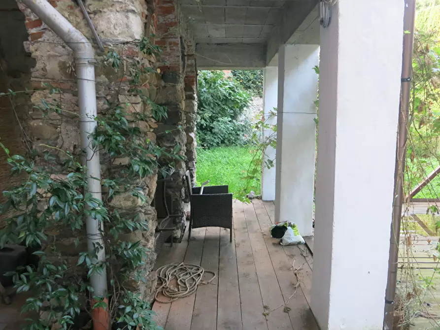 Immagine 16 di Showroom in vendita  a Sarzana