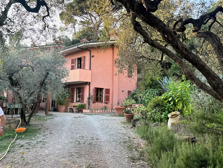 Immagine 9 di Villa in vendita  a Fosdinovo