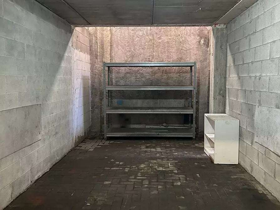Immagine 3 di Garage in vendita  a Sarzana