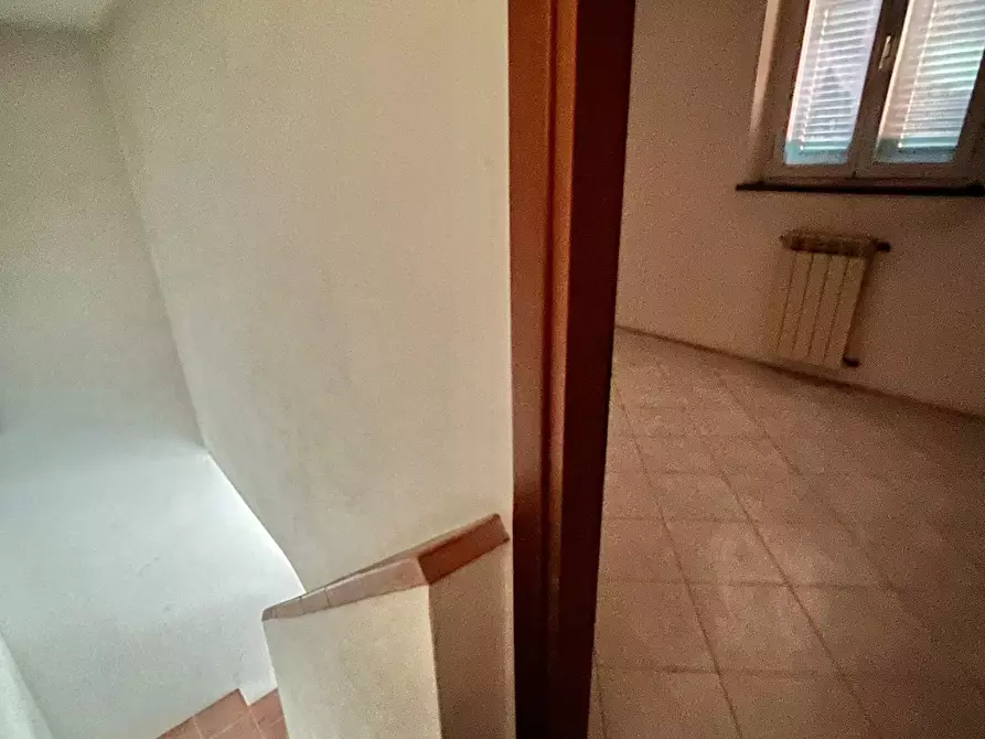 Immagine 19 di Locale commerciale in vendita  a Sarzana