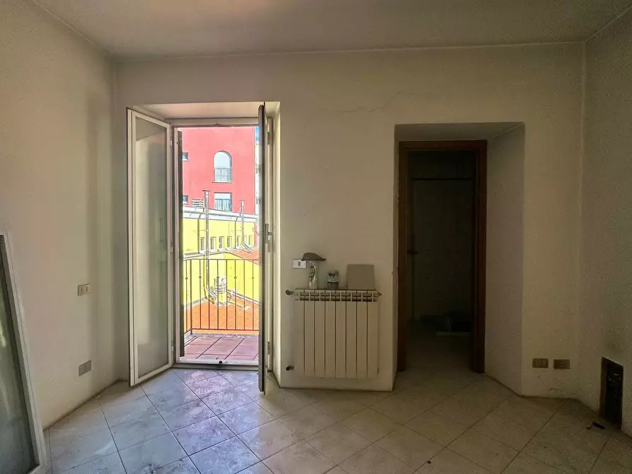 Immagine 9 di Locale commerciale in vendita  a Sarzana