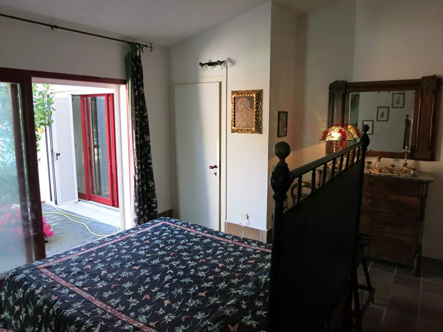 Immagine 12 di Villa in vendita  a Sarzana