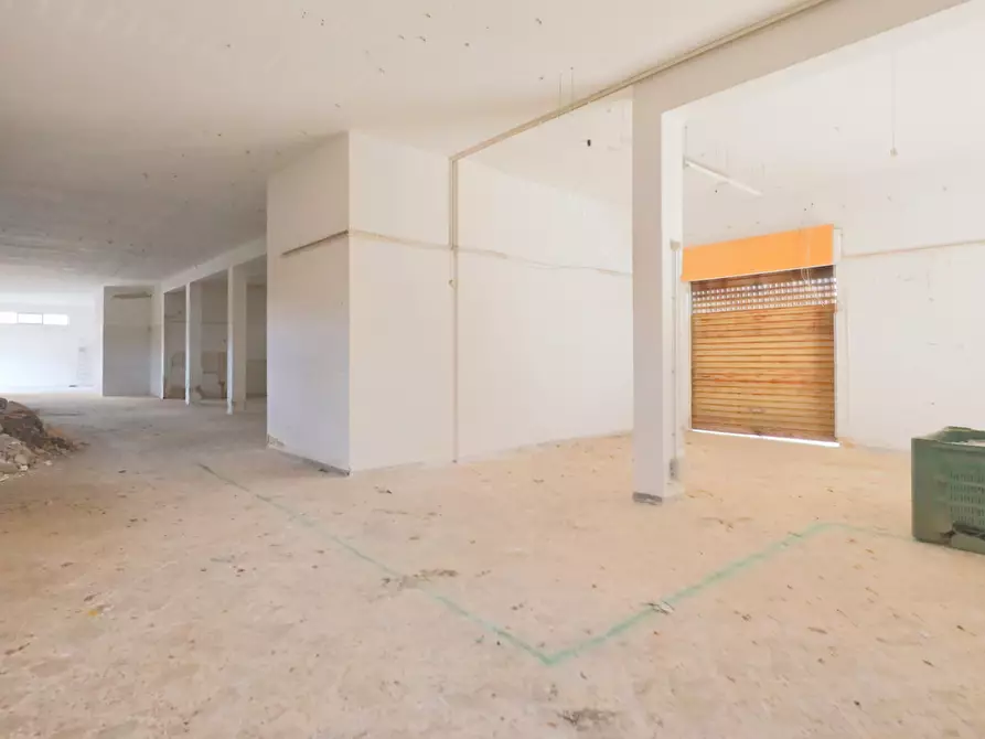 Immagine 20 di Locale commerciale in vendita  in Corso Vittorio Emanuele II 11 a Taranto