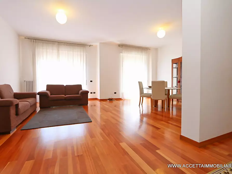 Immagine 2 di Quadrilocale in vendita  in Corso Umberto 69 a Taranto