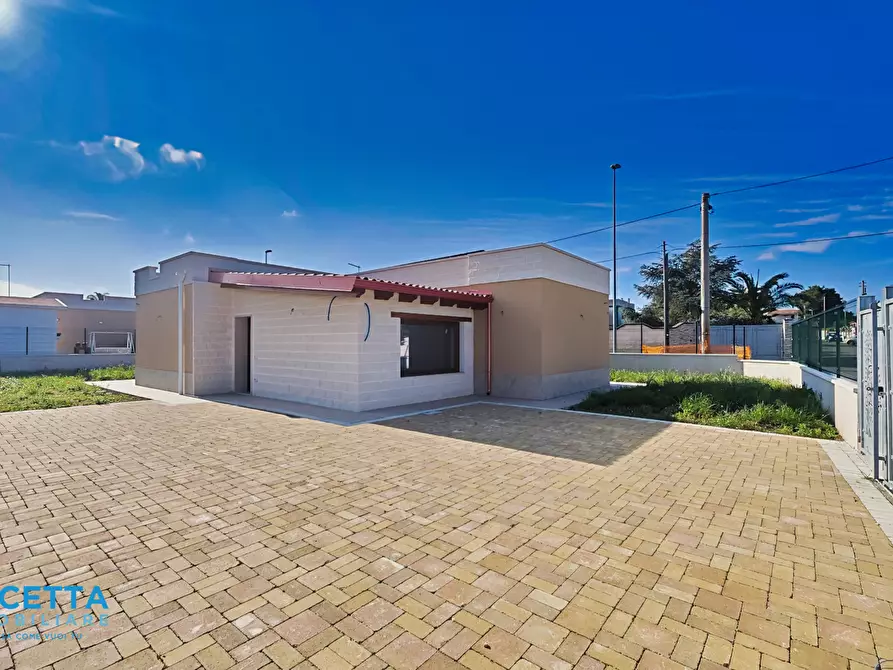 Immagine 24 di Villa in vendita  in Via Dayala a Taranto