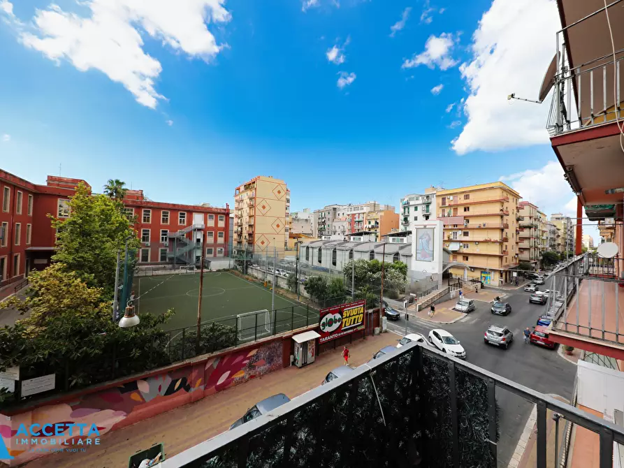 Immagine 11 di Trilocale in vendita  in Via Dante Alighieri 105 a Taranto