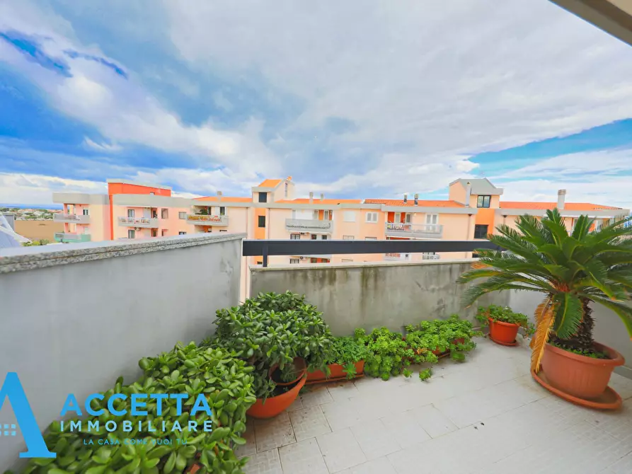 Immagine 15 di Trilocale in vendita  in Via Sciabelle 11 a Taranto