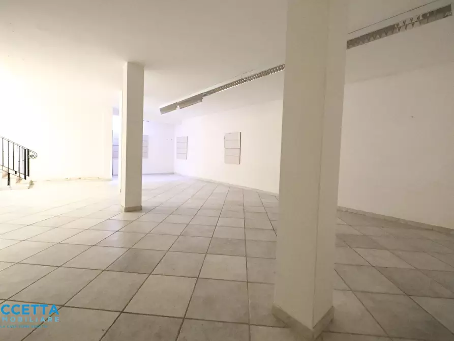 Immagine 13 di Locale commerciale in vendita  in Corso Vittorio Emanuele II 196 a Taranto