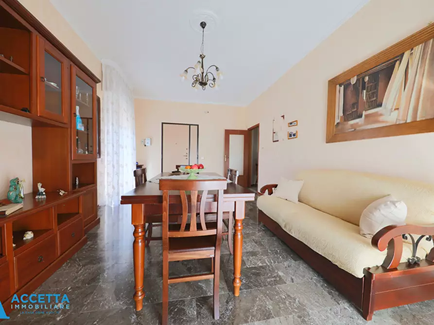 Immagine 3 di Trilocale in vendita  in Via Cesare Pascarella 6 a Taranto