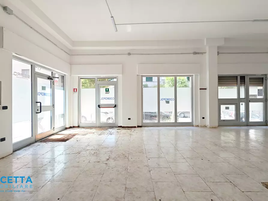 Immagine 18 di Locale commerciale in affitto  in Via Dica di Genova 50 a Taranto