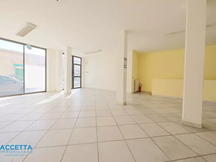 Immagine 16 di Locale commerciale in affitto  in Corso Vittorio Emanuele II 196 a Taranto