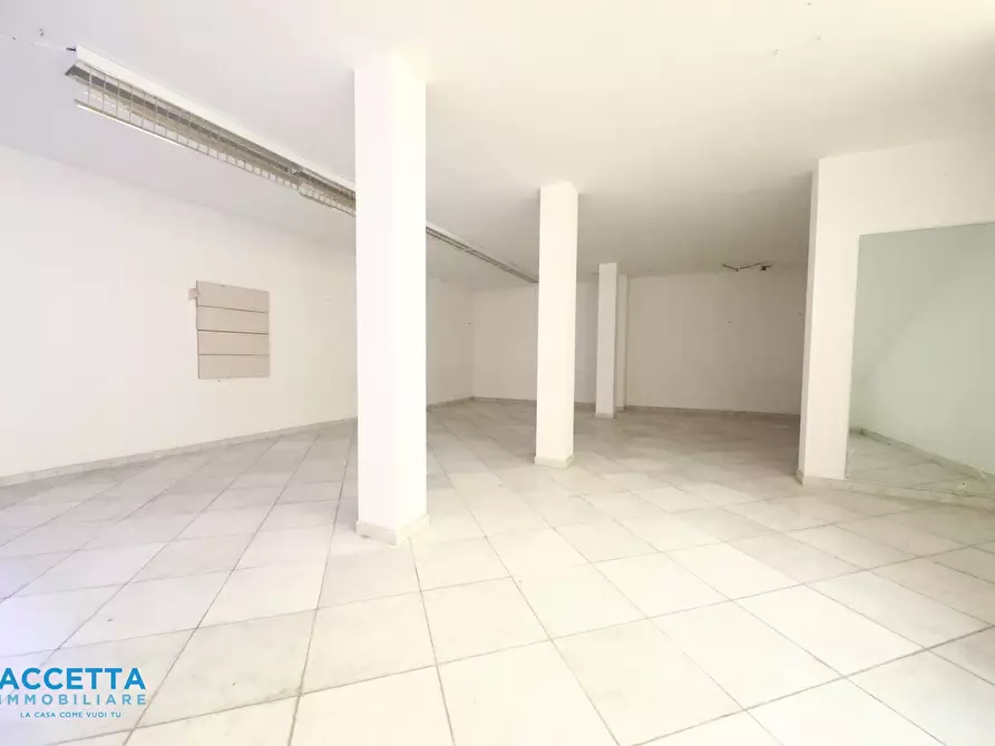 Immagine 14 di Locale commerciale in affitto  in Corso Vittorio Emanuele II 196 a Taranto