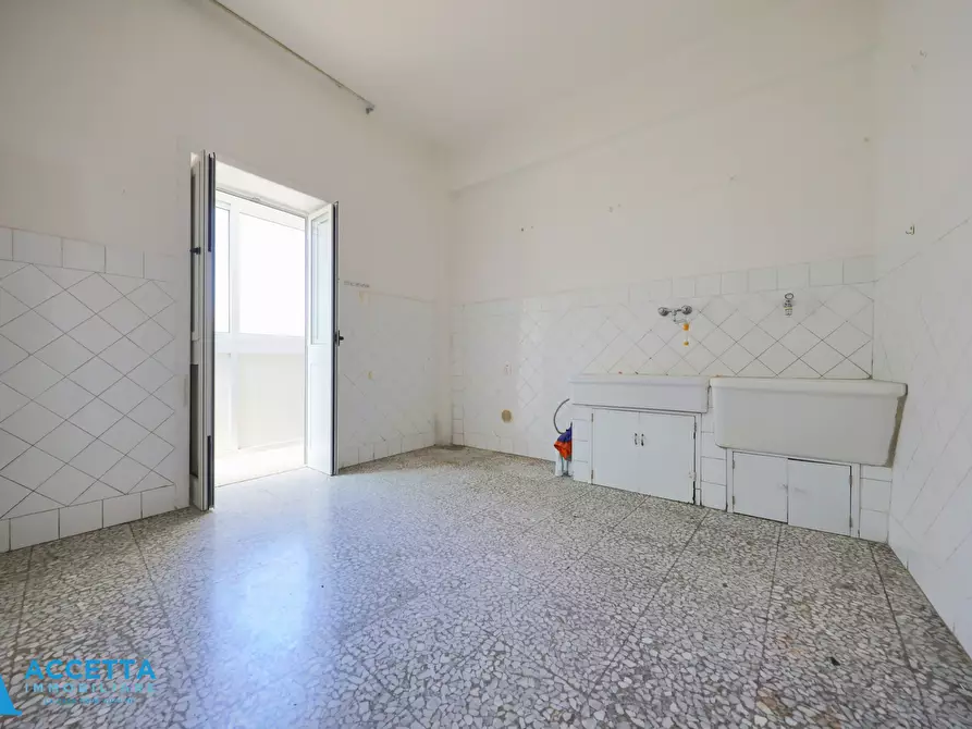 Immagine 13 di Quadrilocale in vendita  in Viale Liguria 38 a Taranto