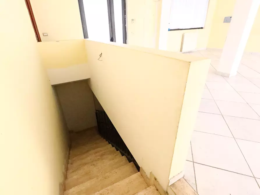 Immagine 10 di Locale commerciale in vendita  in Corso Vittorio Emanuele II 196 a Taranto