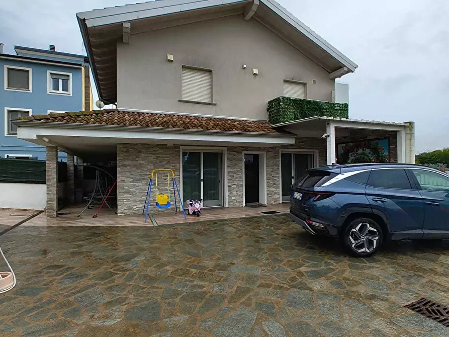 Immagine 1 di Casa trifamiliare in vendita  in ganaghello a Castel San Giovanni