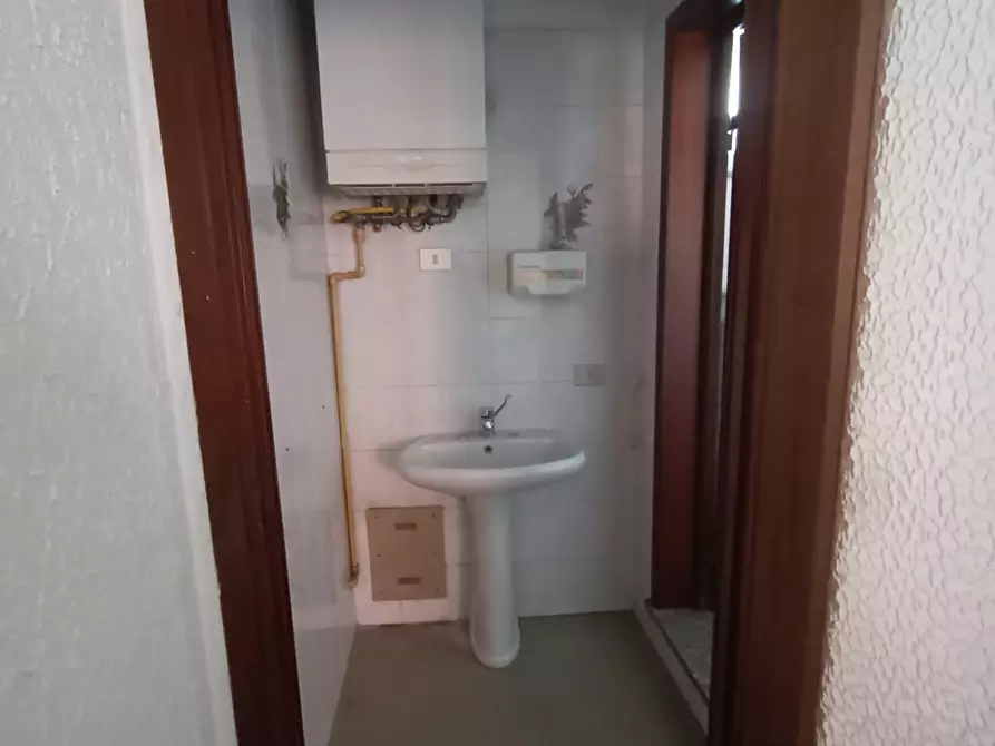 Immagine 2 di Locale commerciale in vendita  in Via Giovanni Capra a Pontenure