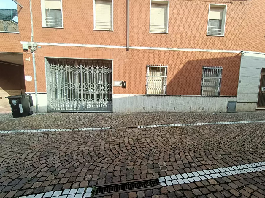 Immagine 14 di Locale commerciale in vendita  in Via Giovanni Capra a Pontenure