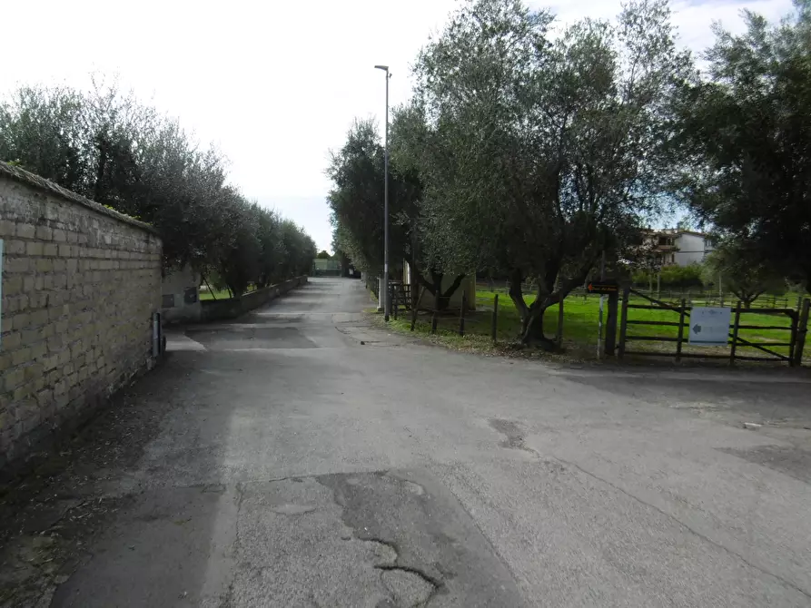 Immagine 1 di Terreno industriale in vendita  in VIA DEI GUINIGI a Roma