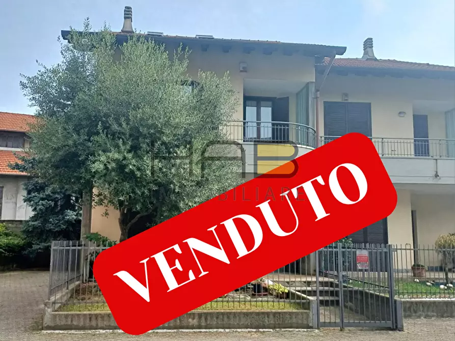 Immagine 1 di Casa semindipendente in vendita  a Busto Arsizio