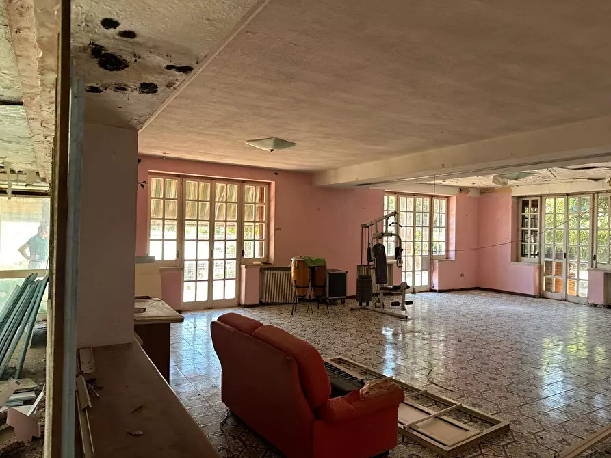 Immagine 14 di Locale commerciale in vendita  in cesinola a Cava De' Tirreni