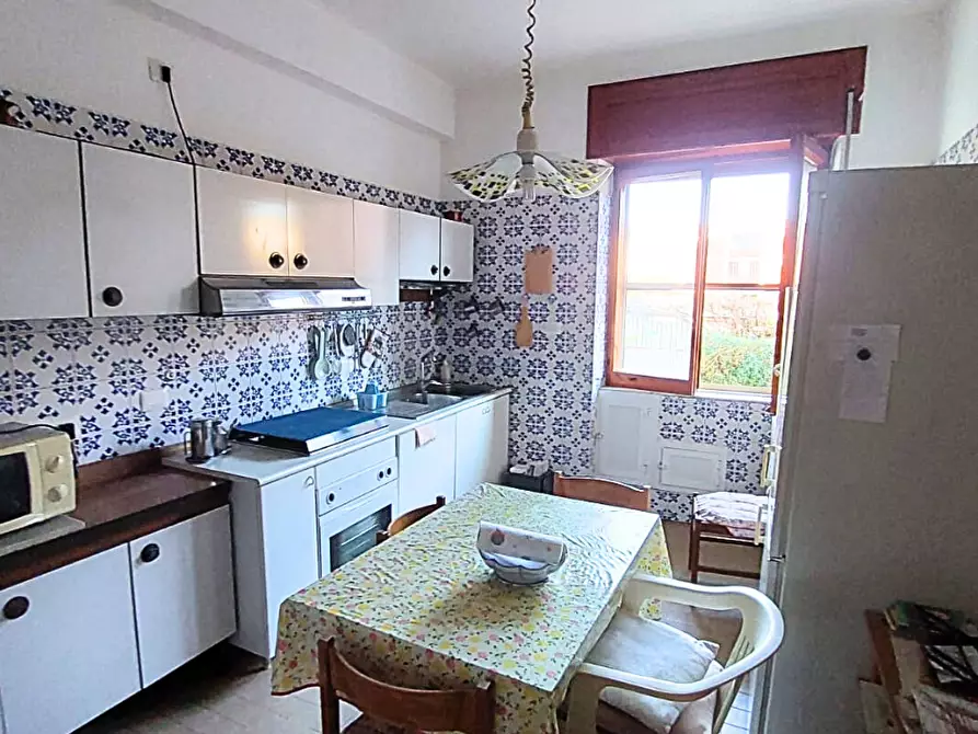 Immagine 7 di Pentalocale in vendita  in Via Medaglie D'Oro 388 a Salerno