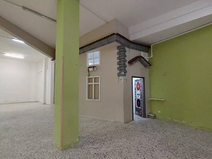 Immagine 11 di Locale commerciale in vendita  in Via Palinuro 137 a Salerno