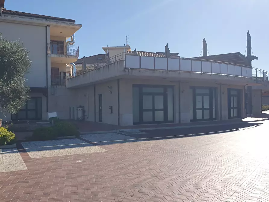Immagine 18 di Locale commerciale in vendita  in località corno d'oro a Eboli