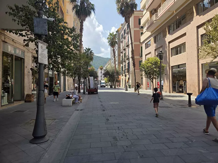 Immagine 10 di Locale commerciale in vendita  in Corso Vittorio Emanuele a Salerno