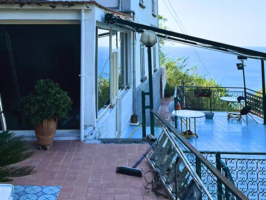 Immagine 4 di Villa in vendita  in Via le Camere 30 a Vietri Sul Mare