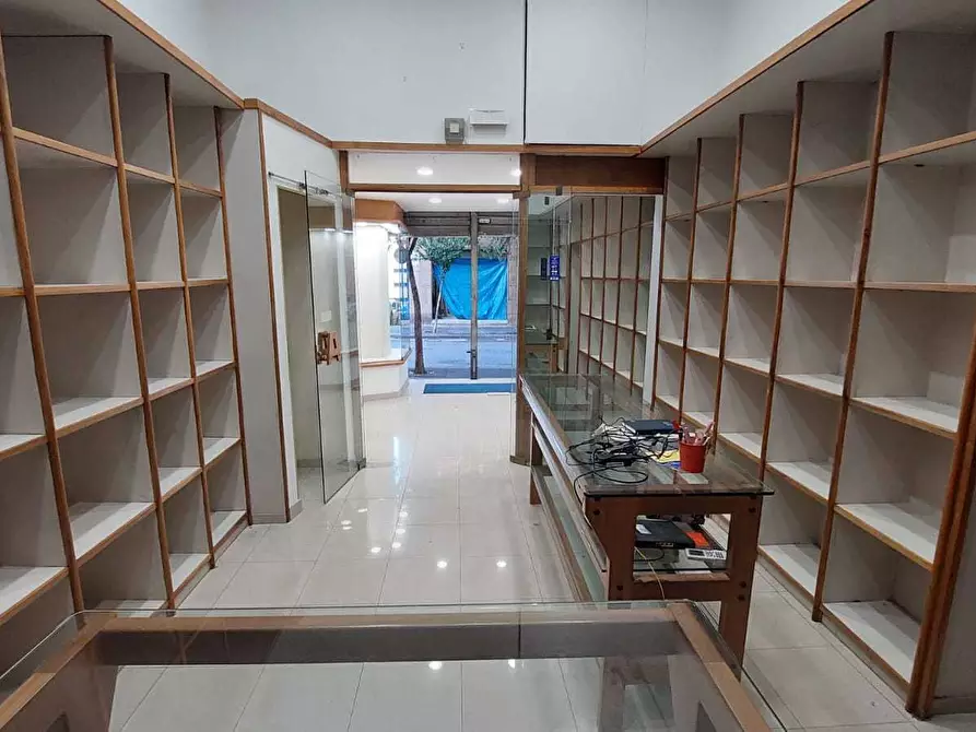 Immagine 8 di Locale commerciale in vendita  in Via del Carmine 89 a Salerno