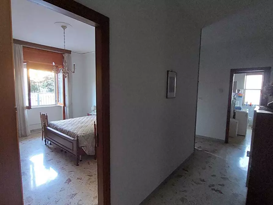 Immagine 19 di Pentalocale in vendita  in Via Medaglie D'Oro 388 a Salerno