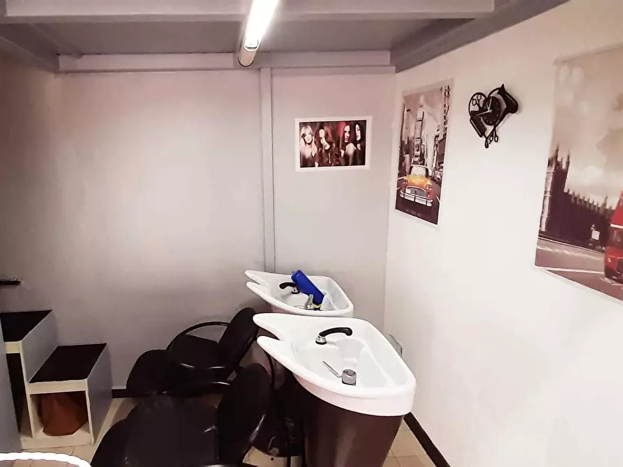 Immagine 4 di Attività commerciale in vendita  in Via della Quercia 17 a Pellezzano