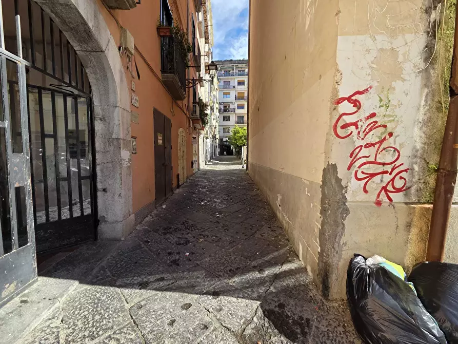 Immagine 11 di Attività commerciale in vendita  in Vicolo Piantanova 3 a Salerno
