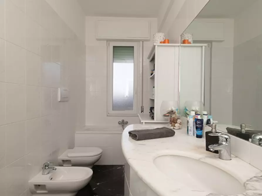 Immagine 40 di Bilocale in vendita  in Via Fratelli Gazzo a Genova