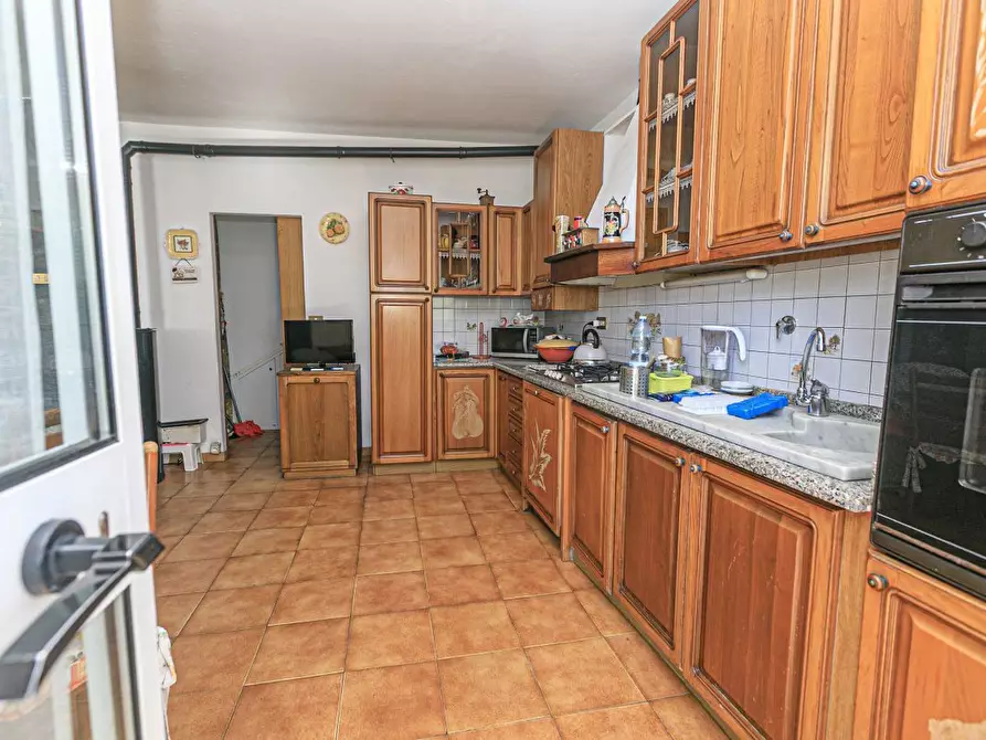 Immagine 3 di Pentalocale in vendita  in Via Costigliolo a Mignanego