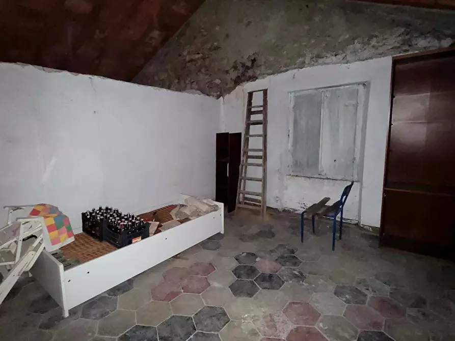 Immagine 33 di Pentalocale in vendita  in Via Campi 7 a Serra Riccò