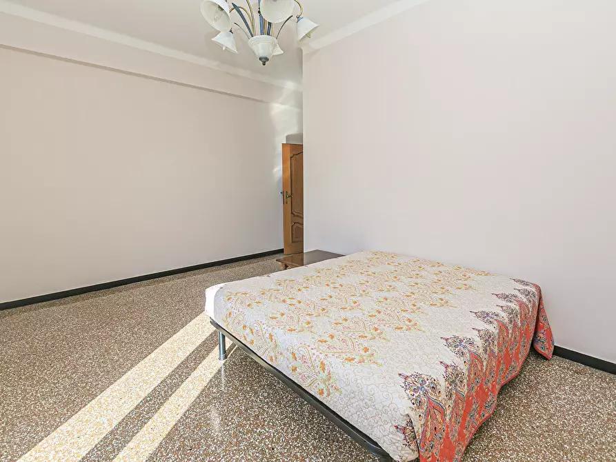 Immagine 28 di Pentalocale in vendita  in Via delle Acacie 10 a Genova