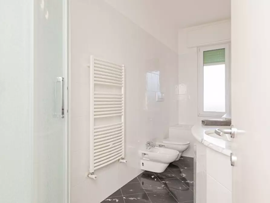 Immagine 37 di Bilocale in vendita  in Via Fratelli Gazzo a Genova