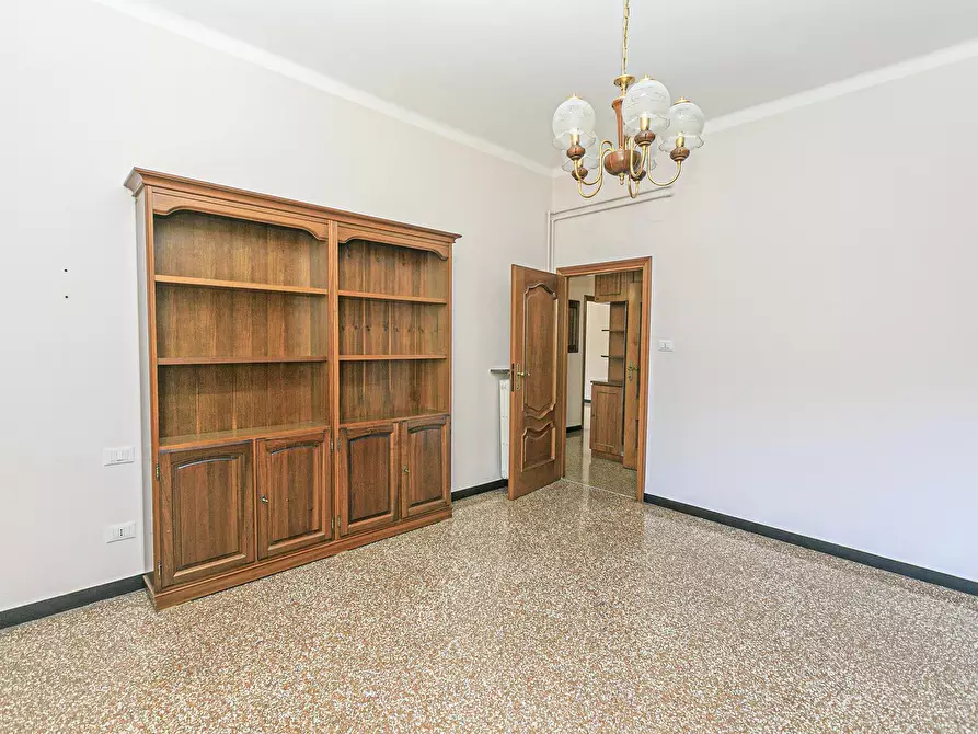 Immagine 23 di Pentalocale in vendita  in Via delle Acacie 10 a Genova