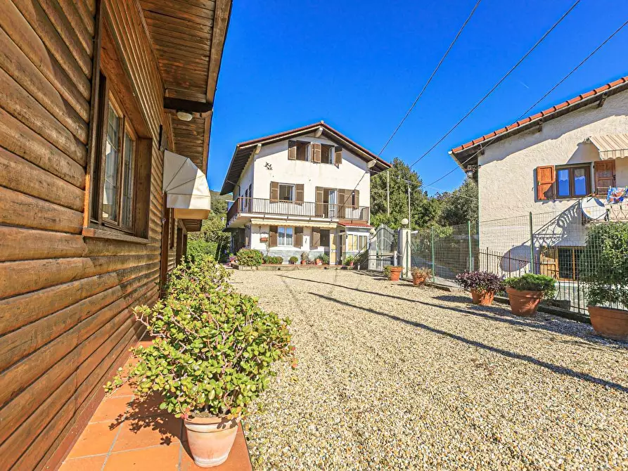 Immagine 57 di Pentalocale in vendita  in Via Costigliolo a Mignanego