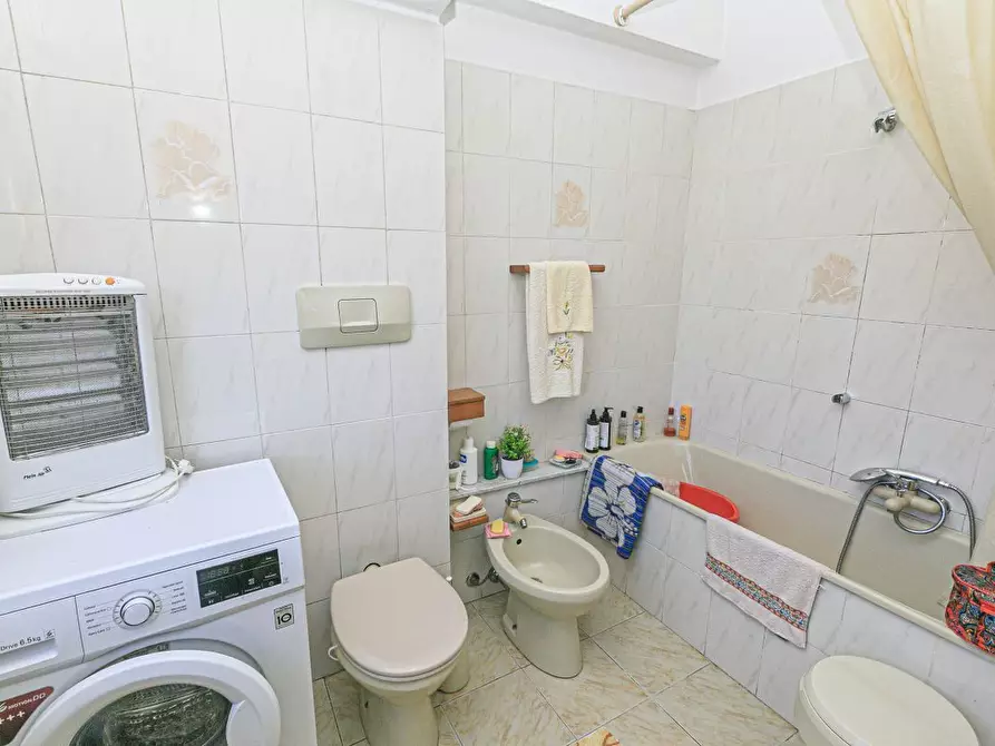 Immagine 24 di Pentalocale in vendita  in Via Costigliolo a Mignanego