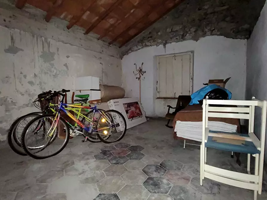 Immagine 28 di Pentalocale in vendita  in Via Campi 7 a Serra Riccò