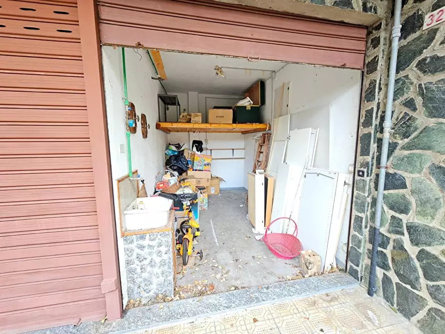 Immagine 33 di Pentalocale in vendita  in Via Benedetto da Cesino 38A a Genova