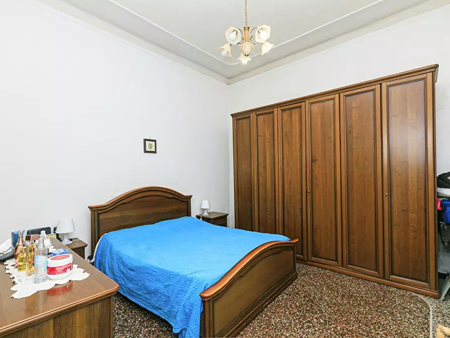 Immagine 25 di Pentalocale in vendita  in Via Val Sugana 9 a Genova