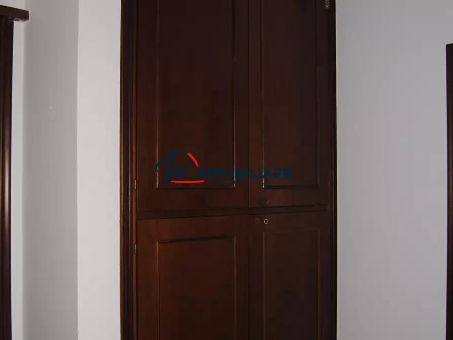 Immagine 2 di Pentalocale in vendita  in Viale Cassa di Risparmio 37 a Livorno