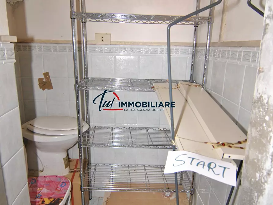 Immagine 9 di Locale commerciale in vendita  in Via del Pettine 5 a Livorno