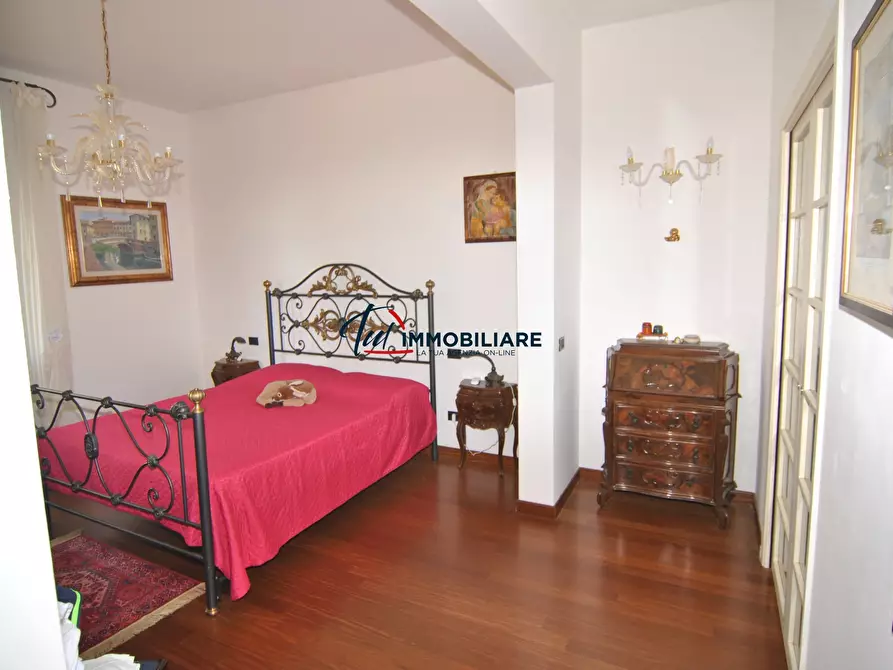 Immagine 16 di Villa in vendita  in Via Kaiser Parodi 15 a Livorno