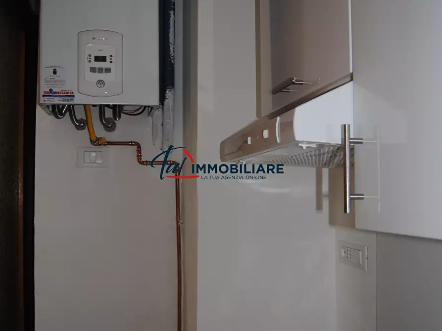Immagine 7 di Pentalocale in vendita  in Viale Cassa di Risparmio 37 a Livorno